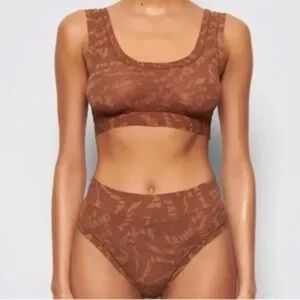 SKIMS Latte Swirl Bralette xs summer sheer sexy fun urban street